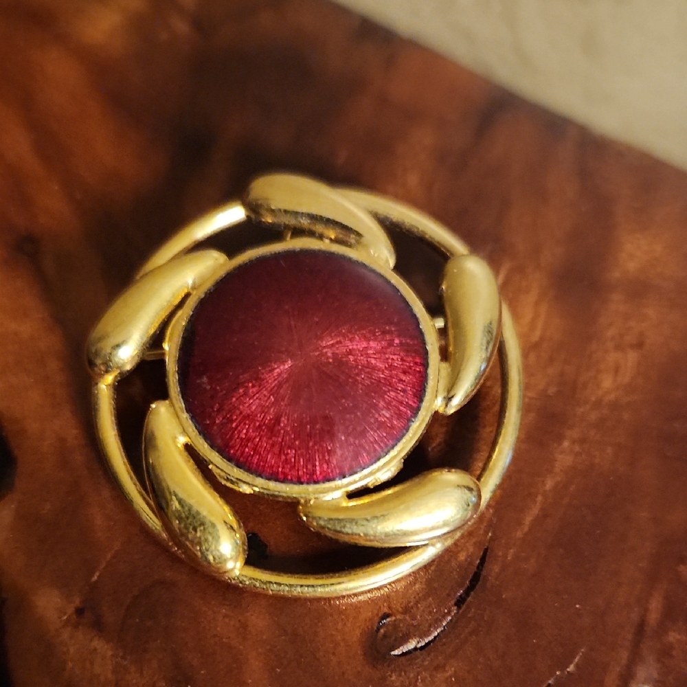 Luxurious Gold and Deep Red Brooch/Pendant EUC